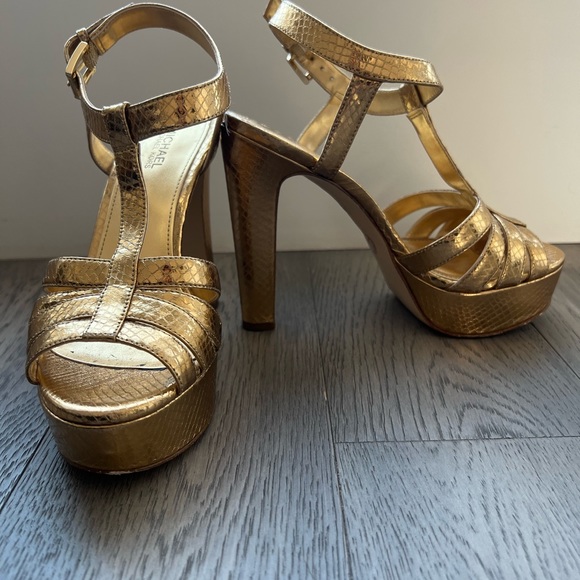 Micheal Kors Platform Heels - size 5.5 - Picture 2 of 3